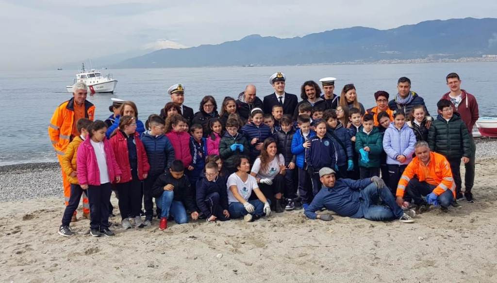 Reggio Calabria, la Guardia Costiera incontra gli studenti per la “Giornata del mare”