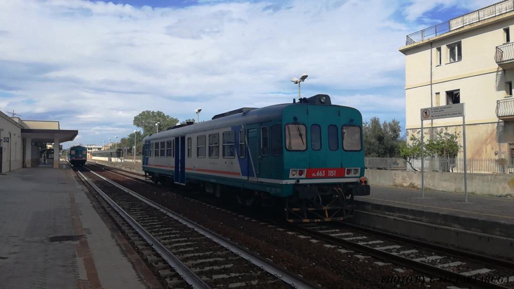 Sassi contro un treno nella Locride