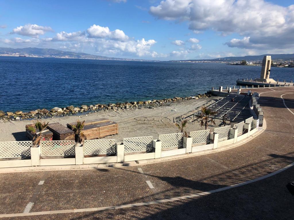 Reggio, il Lungomare Falcomatà si trasforma per la movida – FOTO