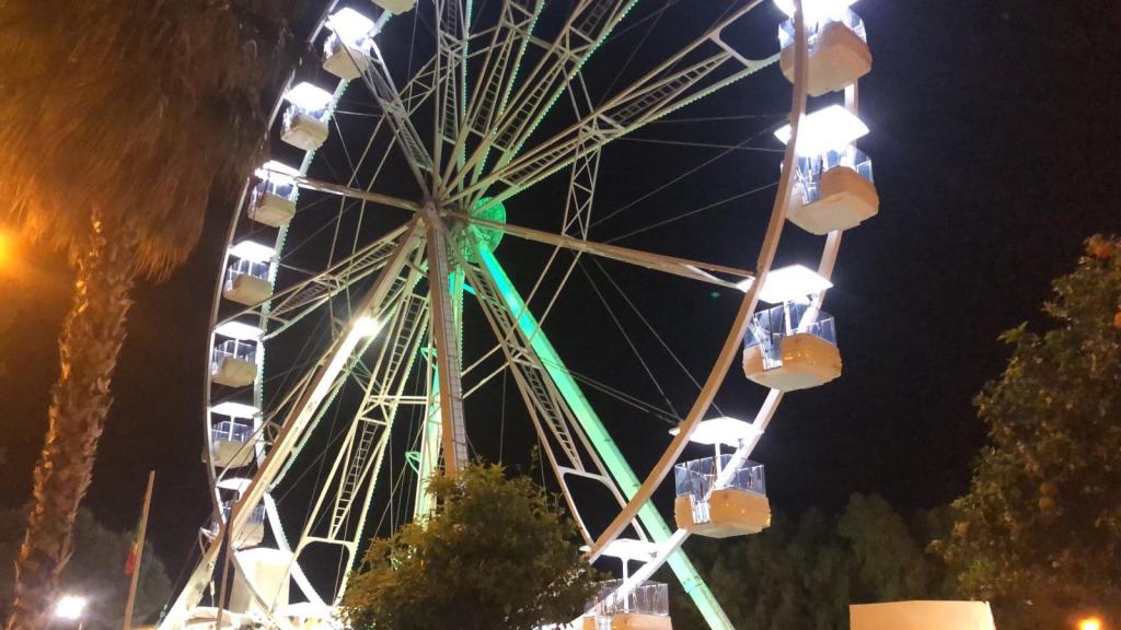 Reggio, prove di illuminazione della ruota panoramica – FOTO