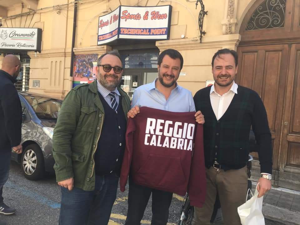 Reggio, passeggiata sul Corso Garibaldi per Salvini: selfie e saluti con i cittadini
