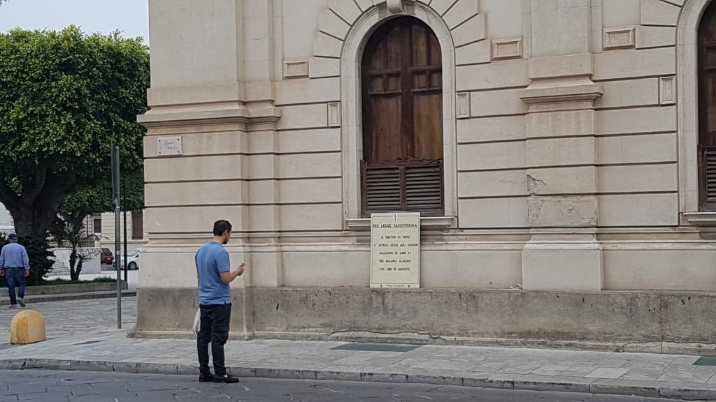 Reggio ricorda l’importanza del 25 aprile: ecco le installazioni comparse in centro – FOTO