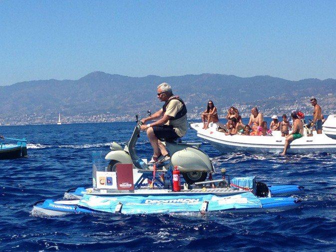 Addio a Francesco Foti, con la sua vespa attraversò lo Stretto di Messina