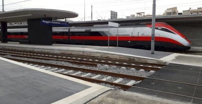 Un Frecciarossa ETR500 per la prima volta alla stazione di Reggio
