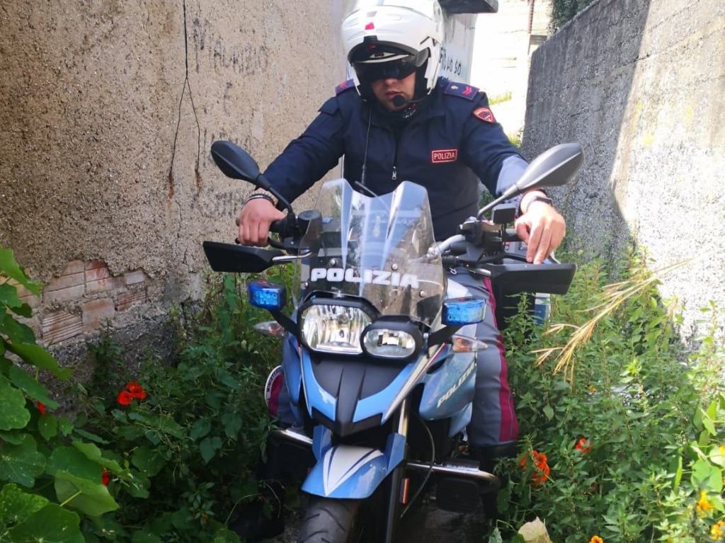 Reggio, le Volanti ritrovano la borsa oggetto di furto su auto
