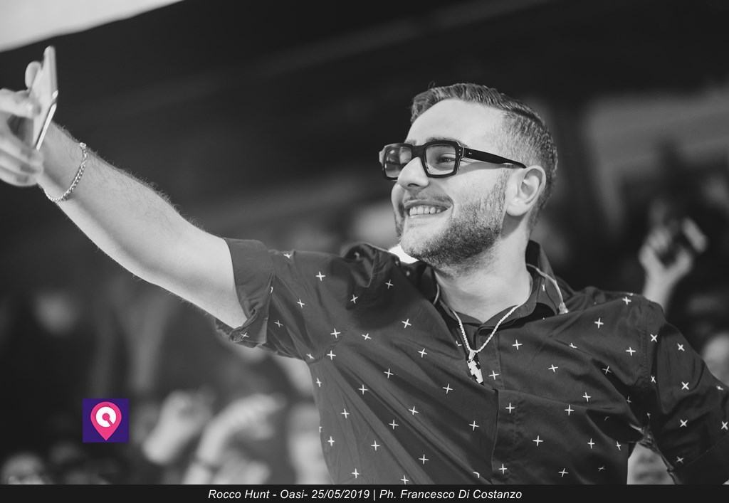 Rocco Hunt torna a Reggio Calabria e anima i “Giardini dell’Eden”