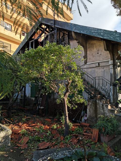 Reggio, incendio in Via Villini Svizzeri: uomo in gravi condizioni
