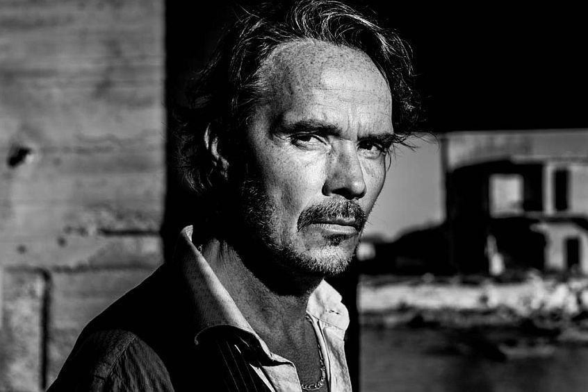 Hugo Race, concerto in Calabria con i Fatalists