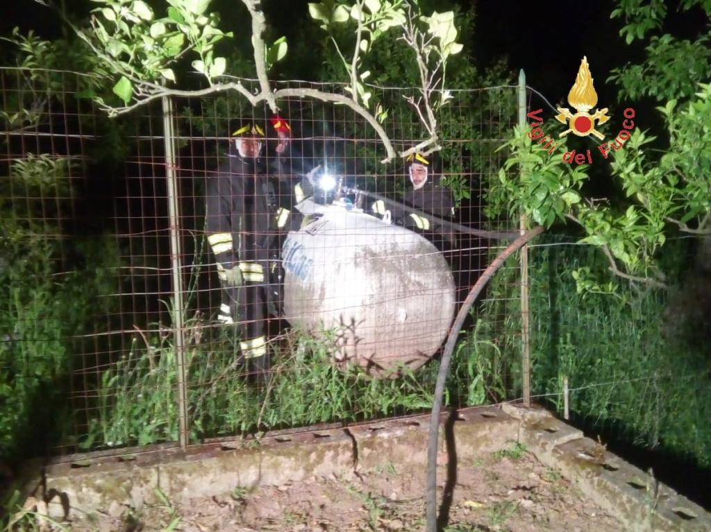 Perdita di gas ad un serbatoio GPL, l’intervento di Vigili del Fuoco