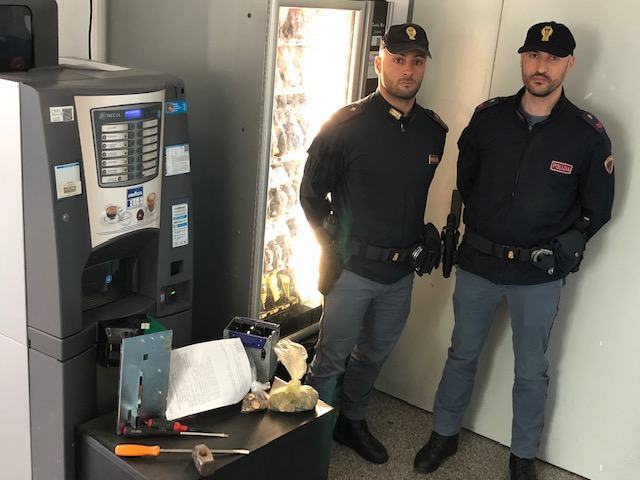 Reggio, arrestato il “ladro di merendine” – FOTO