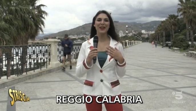 Striscia la Notizia nuovamente a Reggio Calabria. Nel mirino i tassisti con la ‘regola’ del 10