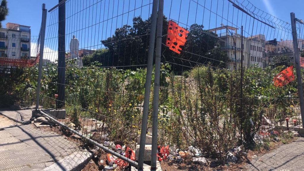 Reggio, Piazza Garibaldi in totale stato di degrado