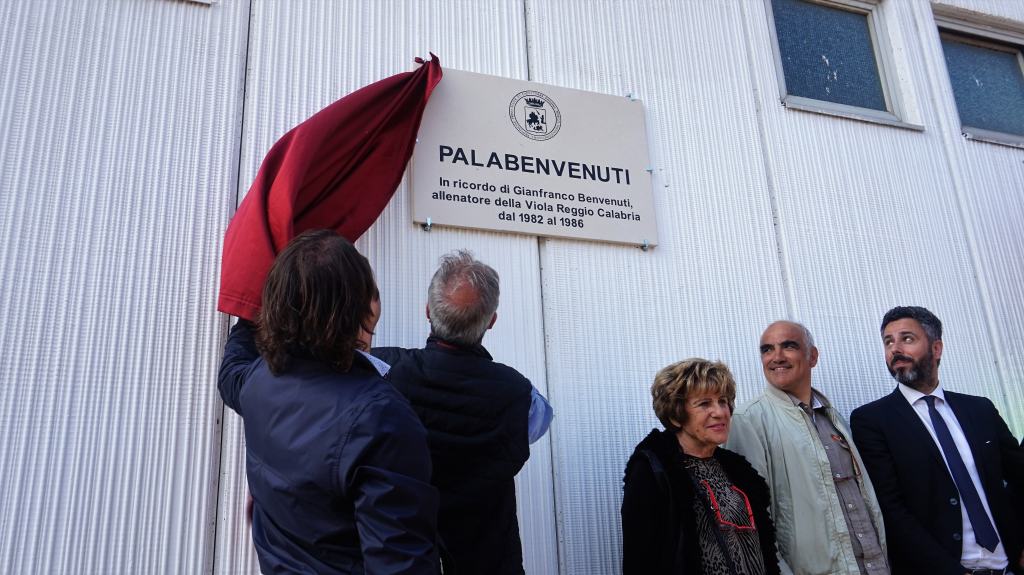Intitolazione del PalaBenvenuti, Gebbia: “Il giusto riconoscimento ad un uomo che ha fatto grande la Viola” – FOTO