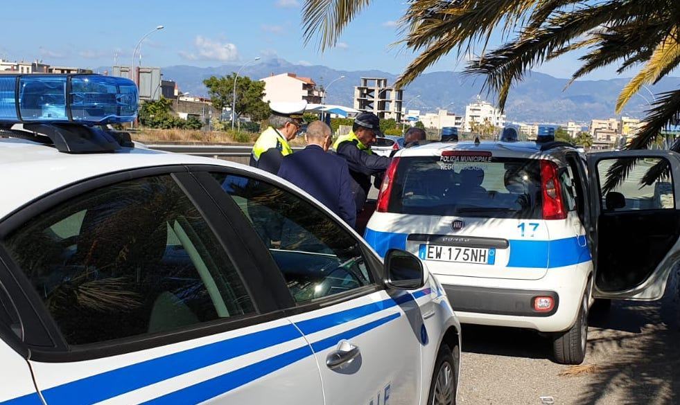 Sequestrati gli stand sul lungomare, Zimbalatti: “Concorrenza sleale nei confronti dei librai”