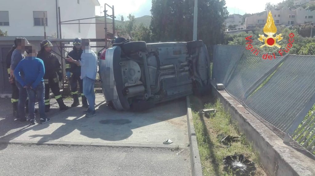 Grave incidente stradale in provincia di Reggio. Un morto e due feriti