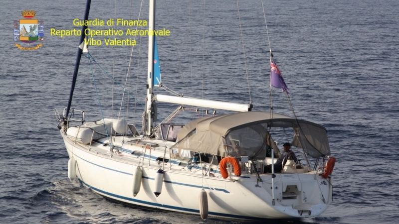 Reggio Calabria, 60 migranti in barca a vela. Imbarcazione intercettata dalla Guardia di Finanza