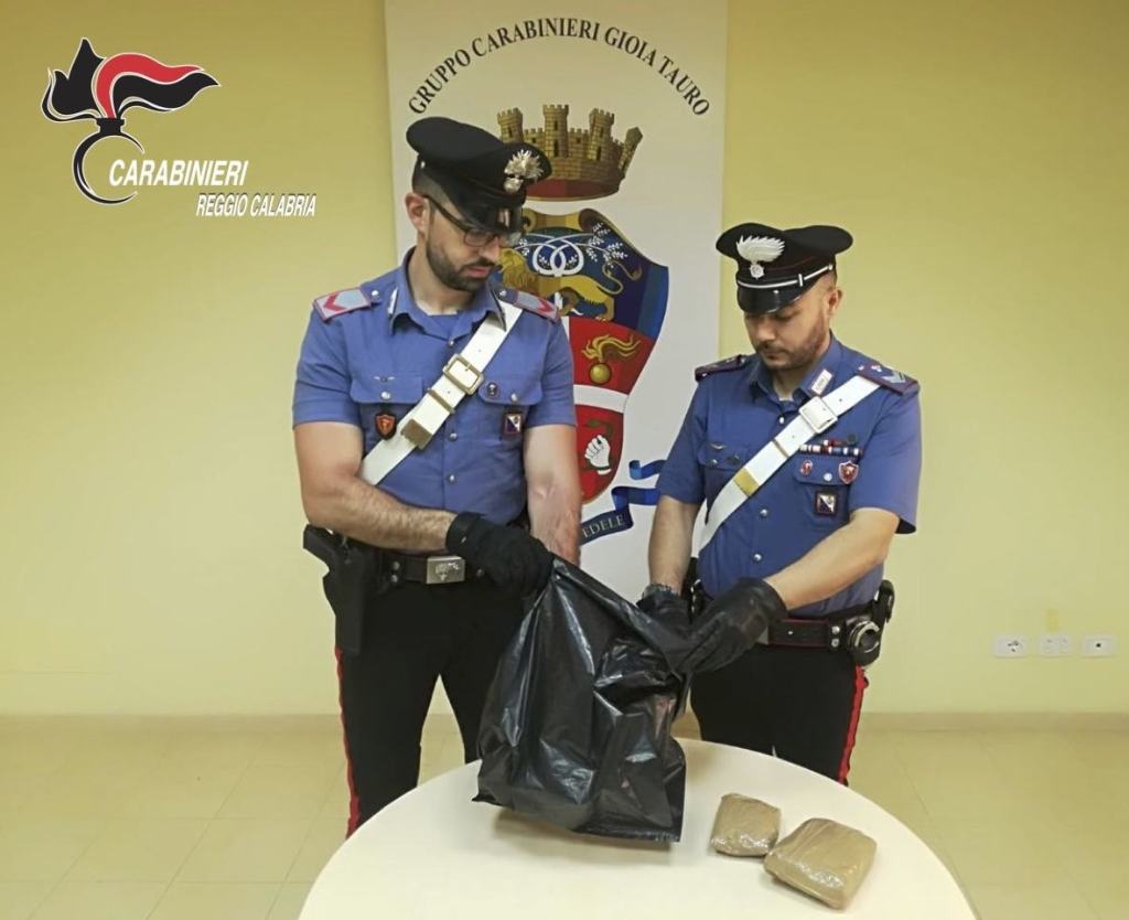 Tre uomini arrestati per droga in provincia di Reggio Calabria