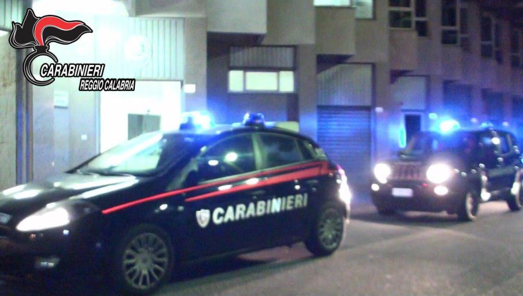 Calabria – Scoperta attività di spaccio vicino alle scuole, 13 arresti