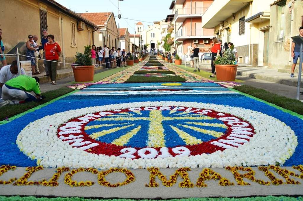 Grande partecipazione all’infiorata di Gallico Marina – FOTO