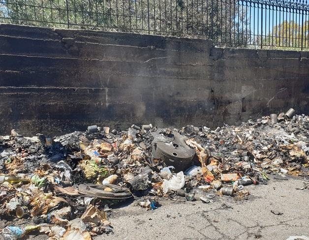 Reggio, continuano gli incendi dolosi di rifiuti