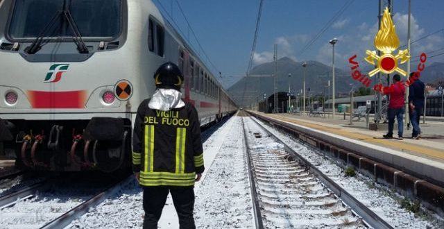 Calabria – Tragico scontro sui binari: treno investe e uccide una persona