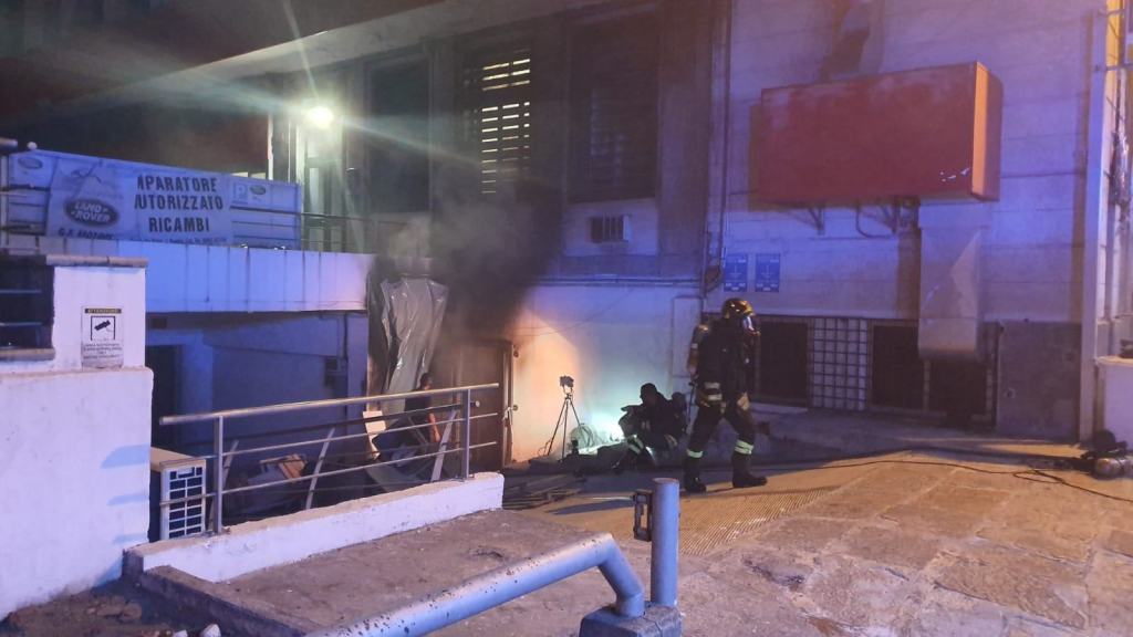 Reggio, vigili del fuoco ancora a lavoro sul Ponte della Libertà