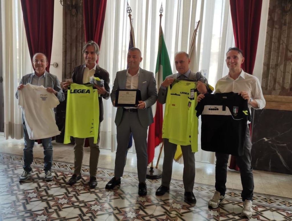Premio alla carriera all’arbitro reggino Carmelo Loddo