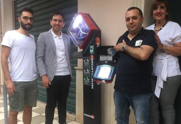 Ciccarello quartiere cardio protetto. Installato un defibrillatore