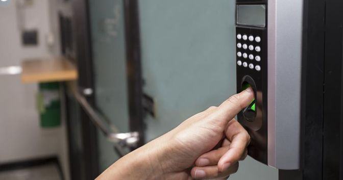 Addio ai furbetti, impronte digitali per dipendenti statali. Arriverà anche a Reggio?