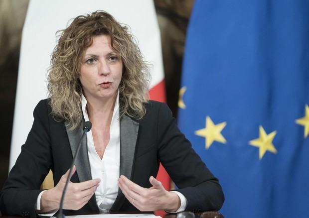 Il ministro per il Sud Lezzi: “Rilanceremo la Calabria. Differenza con il Nord inaccettabile”