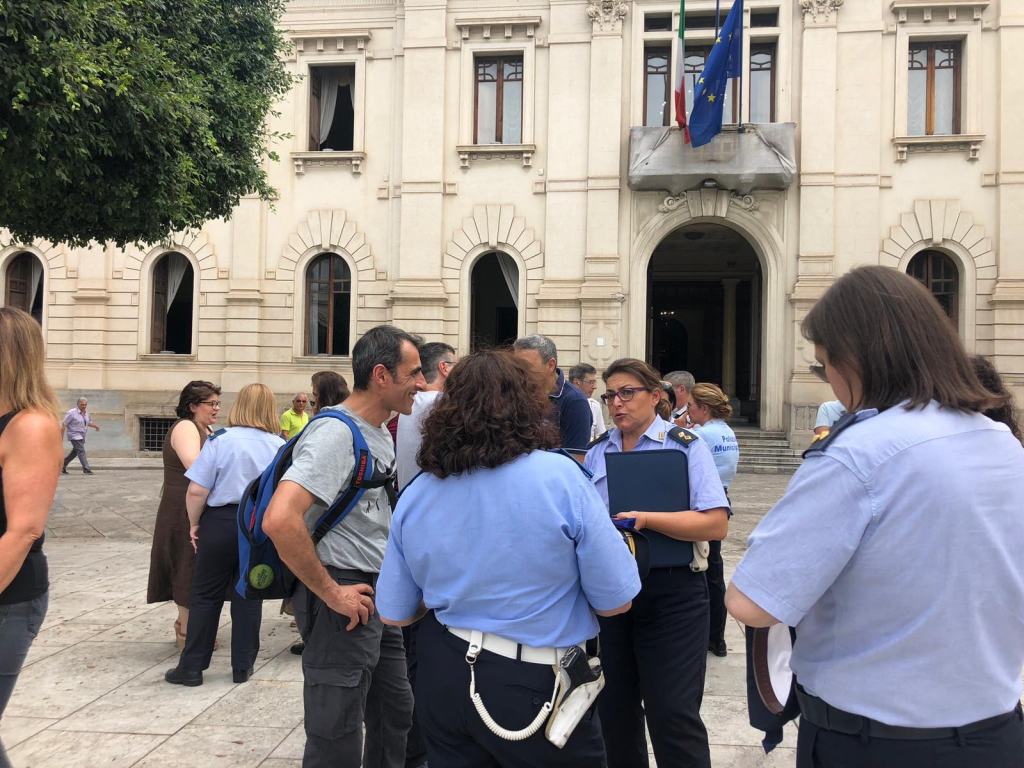 Reggio, la Polizia Municipale scende (di nuovo) in piazza – FOTO
