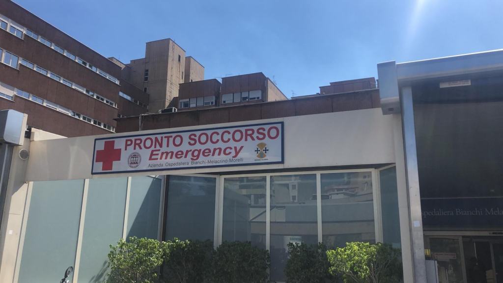 Reggio, infermiere si toglie la vita. Indagini in corso