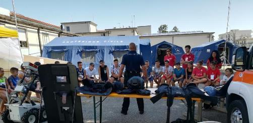 La protezione civile presenta “Willy”, il robot antiesplosivo – FOTO