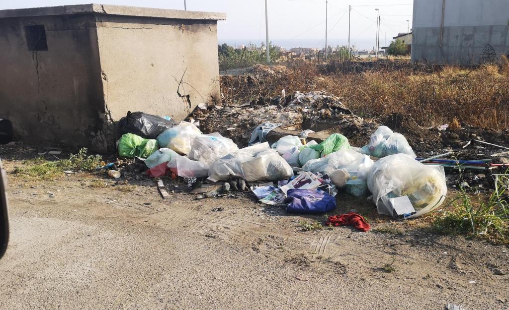 Reggio, degrado al rione Modena. Arriva l’ennesima segnalazione – FOTO