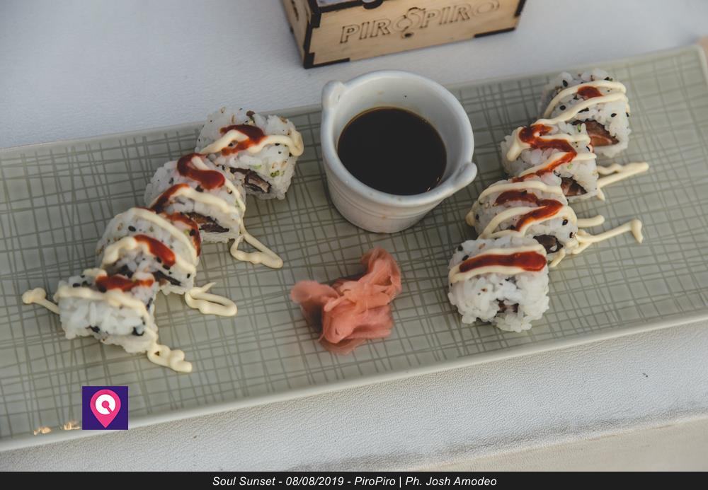 cibo aperitivo sushi