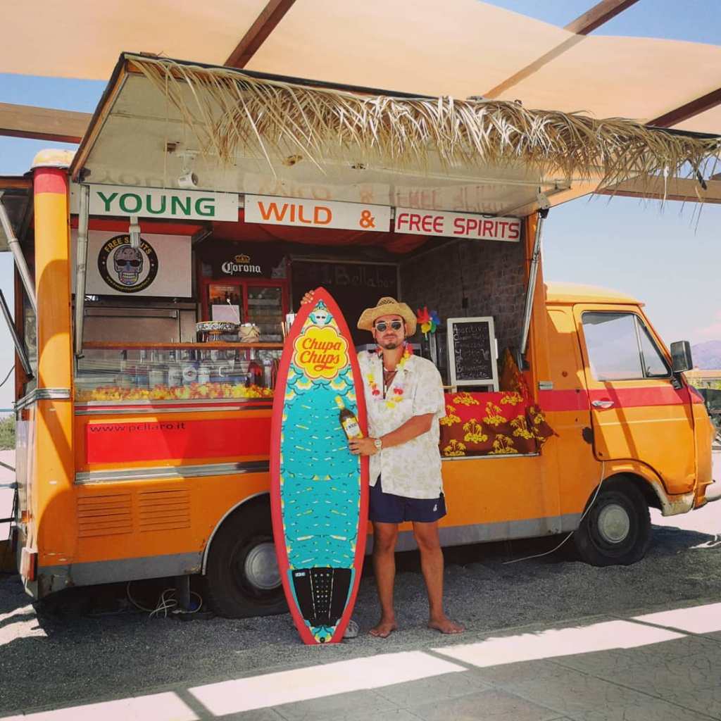 Quando un furgone diventa bar: ecco l’innovativo beach truck di Reggio Calabria – FOTO