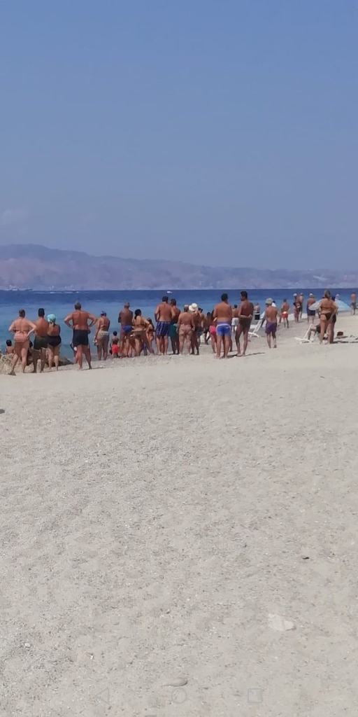 Perdono il controllo del motoscafo e cadono in mare: tragedia sfiorata a Catona