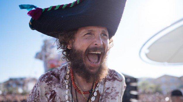 Jova Beach Party a Roccella, Jovanotti: “Lasceremo la spiaggia meglio di come l’abbiamo trovata”