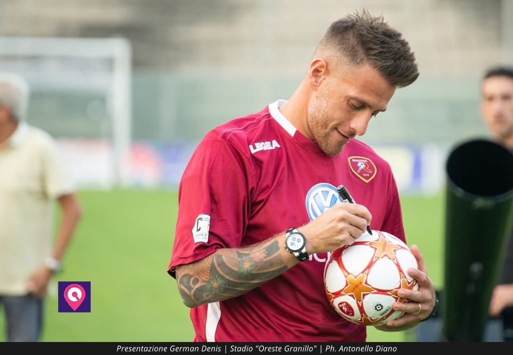 Reggina, Aglietti: ‘Denis corre dietro ad un pallone come un bambino. E’ un esempio’