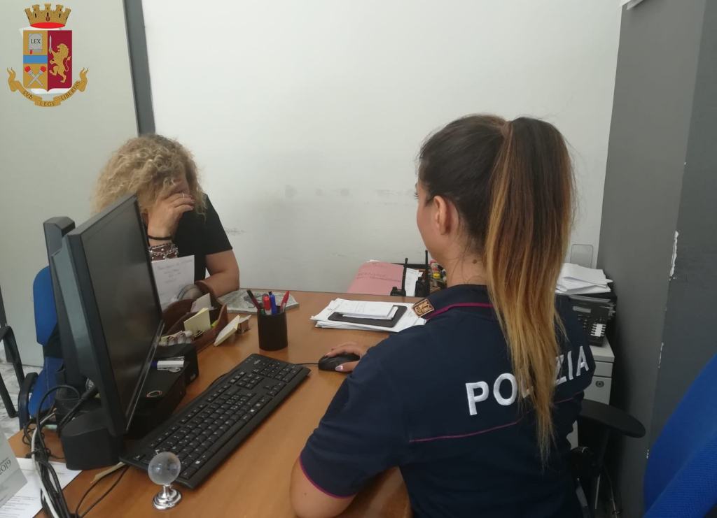 Violenza in famiglia, arrestati padre e figlio per stalking nel Reggino