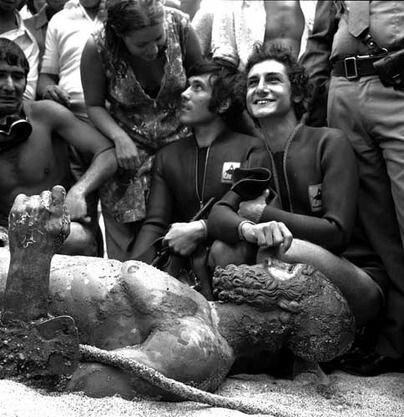 Bronzi di Riace, 47 anni dal ritrovamento: la storia dei Guerrieri simbolo di Reggio – FOTO