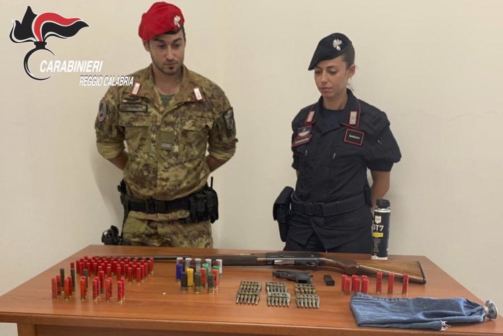 Trovato in possesso di armi illegali: un arresto in provincia di Reggio
