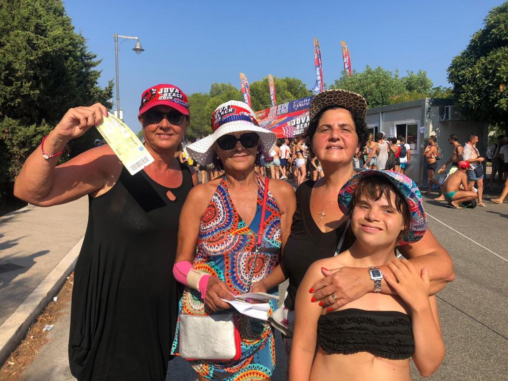 Jova Beach Party senza barriere? Il racconto della famiglia di una ragazza disabile