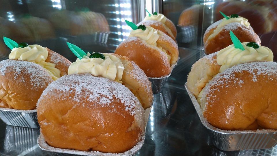 Pesche al rum, il gusto della tradizione della Cremeria Sottozero – FOTO