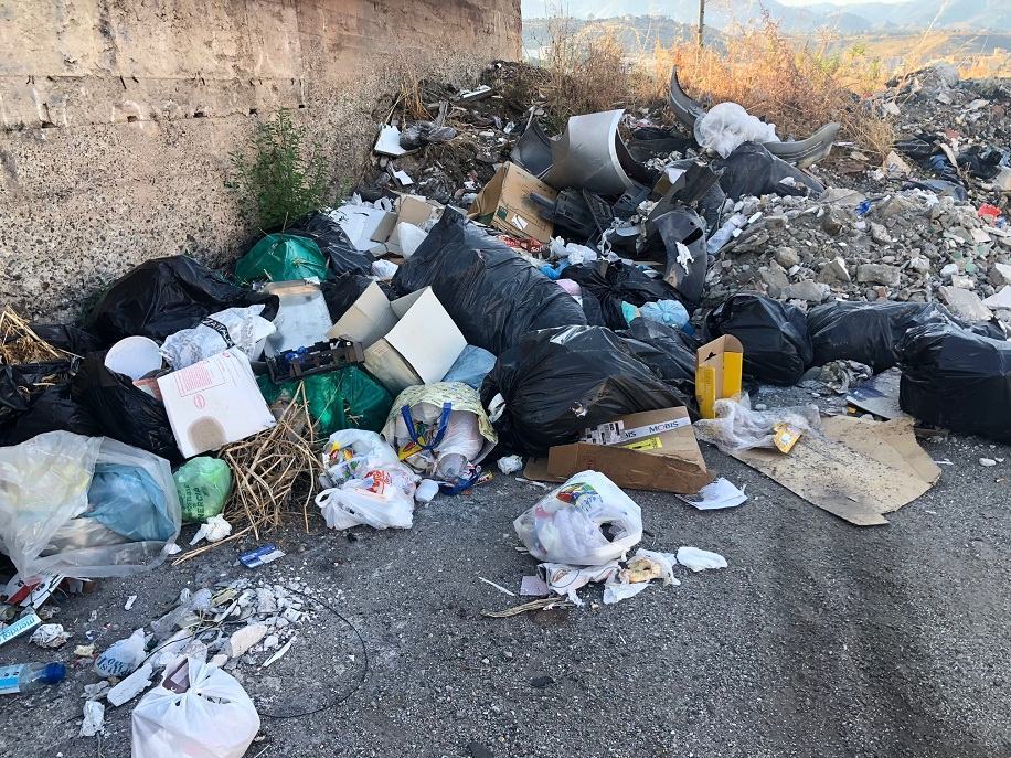 “Basta rifiuti”, la proposta di un gruppo di cittadini