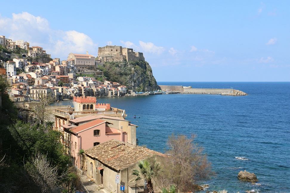 Scilla, ragazza spagnola positiva al Covid