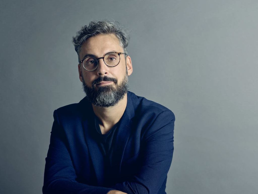 Brunori torna con ‘Al di là dell’amore’. Pronti nuovo disco e il tour