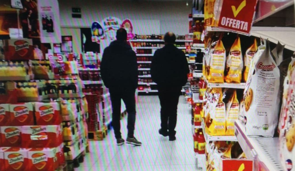 Reggio, sorpresi a spasso a fare la spesa. Sospesi 3 dipendenti della Città Metropolitana – FOTO