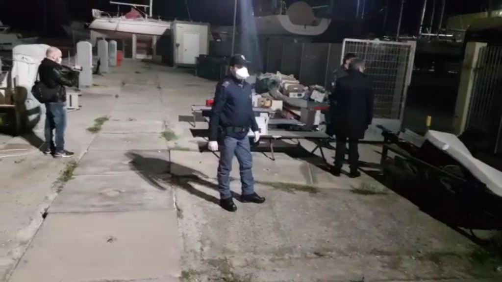 Migranti, sbarcano in 74 in provincia di Reggio: fermati i presunti scafisti