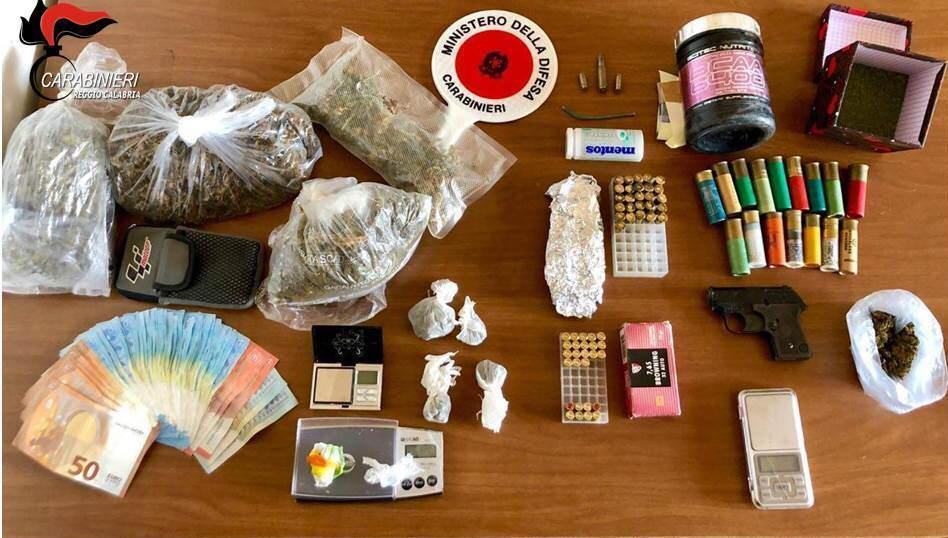 Reggio, detenzione illegale di armi e spaccio: tre arresti